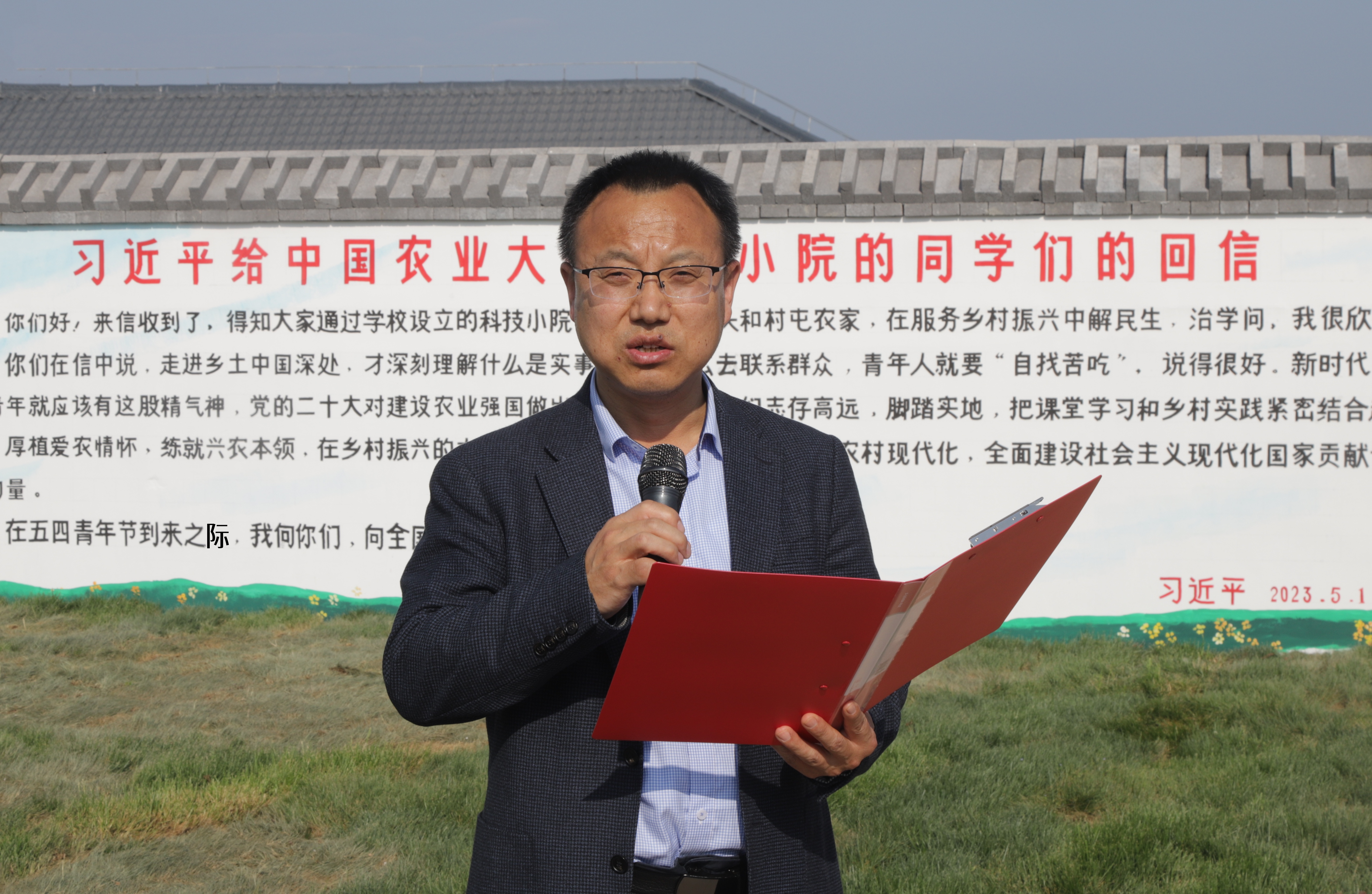 厕所偷拍
党委副书记王力领学回信精神