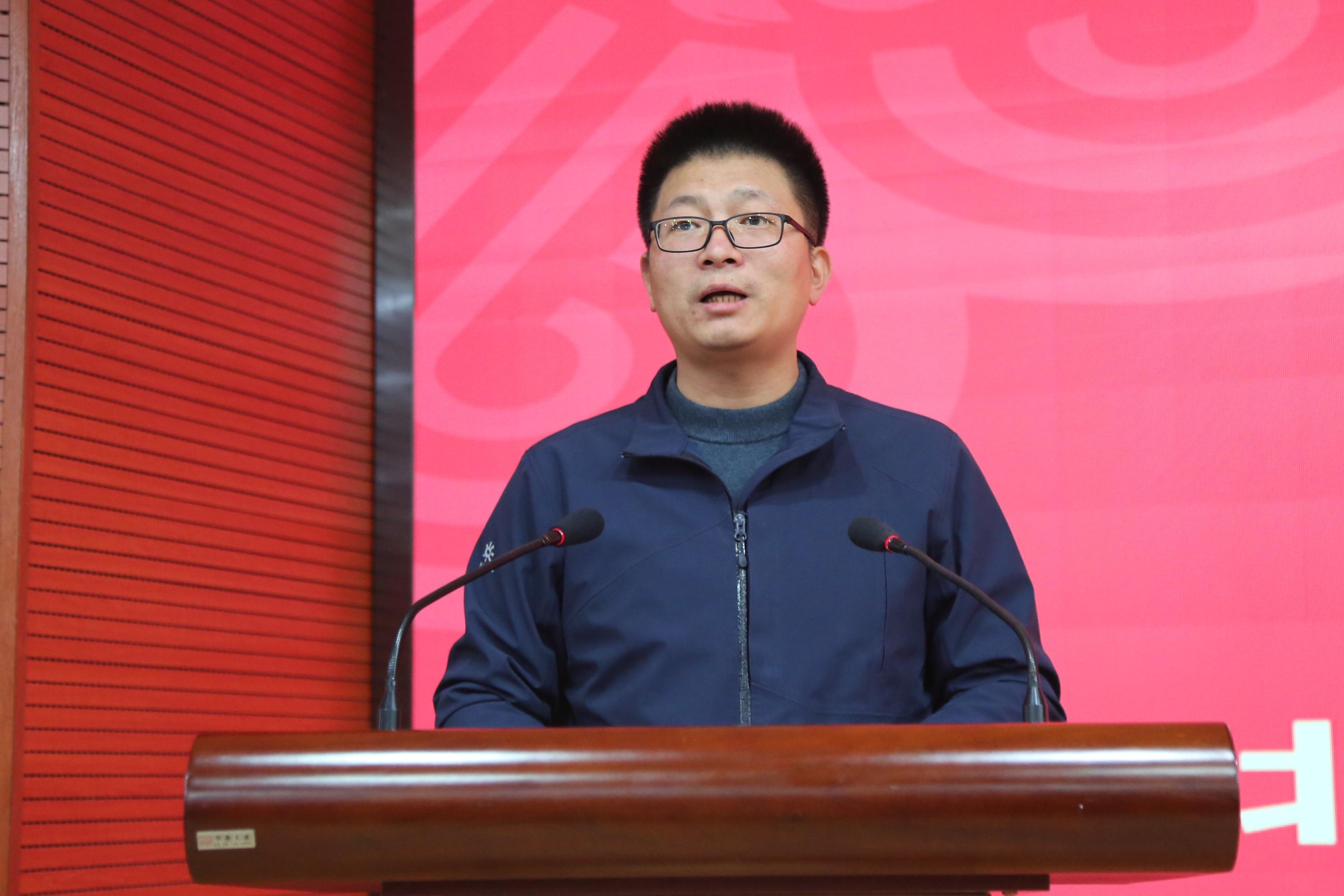 张华海动物医厕所偷拍
党委副书记主持颁奖仪式.JPG