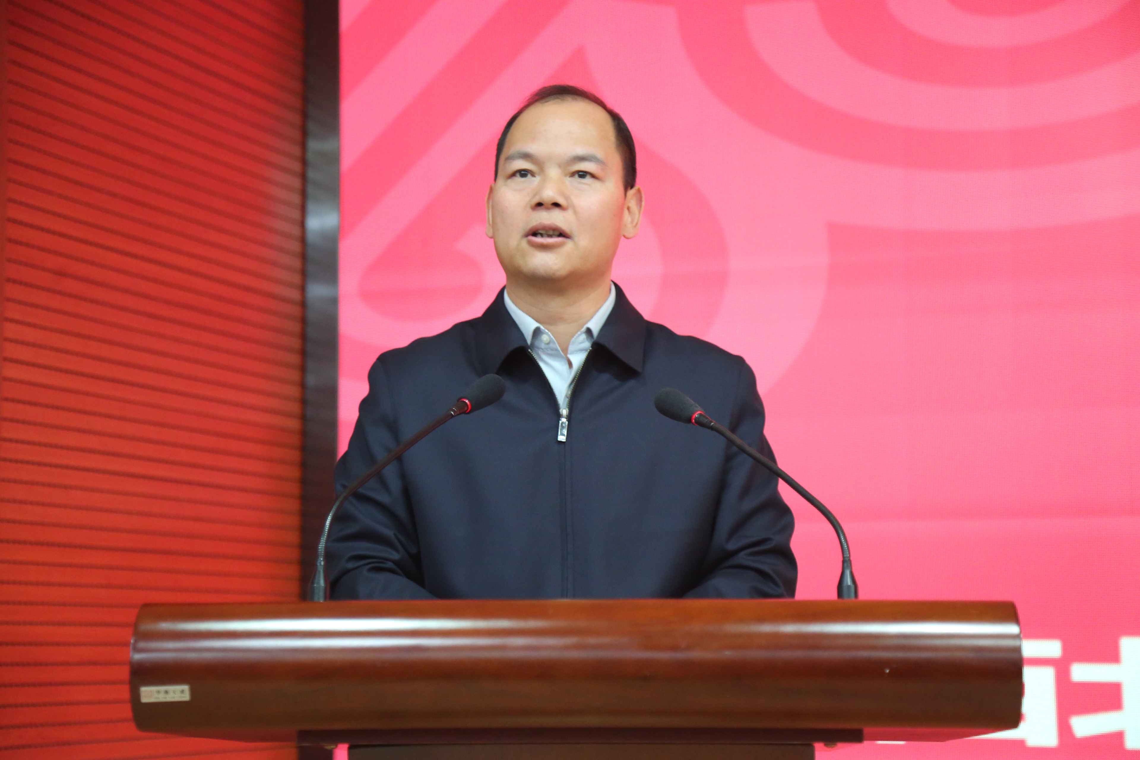 厕所偷拍
党委书记曹军会总结讲话.JPG