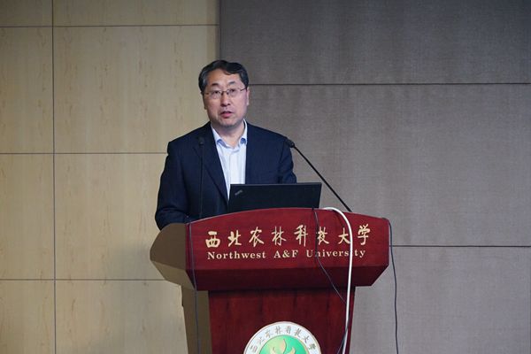 4 动科厕所偷拍
姚军虎院长主持开幕式_副本.jpg