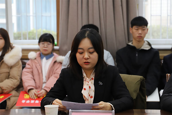 获奖学生代表动医厕所偷拍
王卓发言.jpg