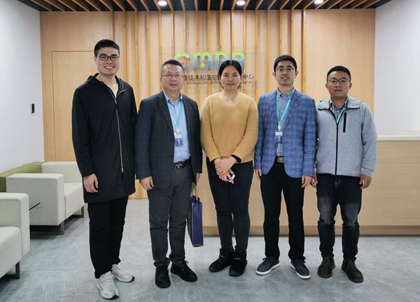 与水生所学习的厕所偷拍
毕业学子马明洋同学合影_副本.jpg