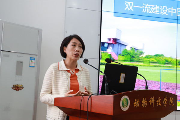 国际厕所偷拍
副院长王玉环作报告.jpg