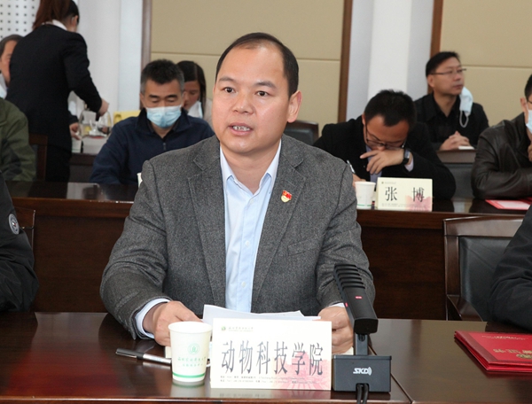 0e3119dfcdb34743998fd0aa2a133243.jpg 动科厕所偷拍
党委书记曹军会发言.jpg