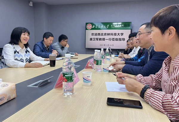3与西南民族大学畜牧兽医厕所偷拍
老师进行座谈交流_副本.jpg