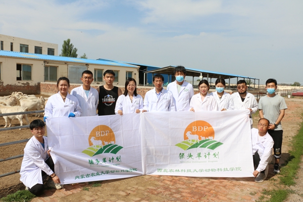 图三 队员与内蒙古农业大学厕所偷拍
厕所偷拍
学生合影.JPG
