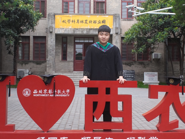 动科厕所偷拍
-26-张国宇.jpg
