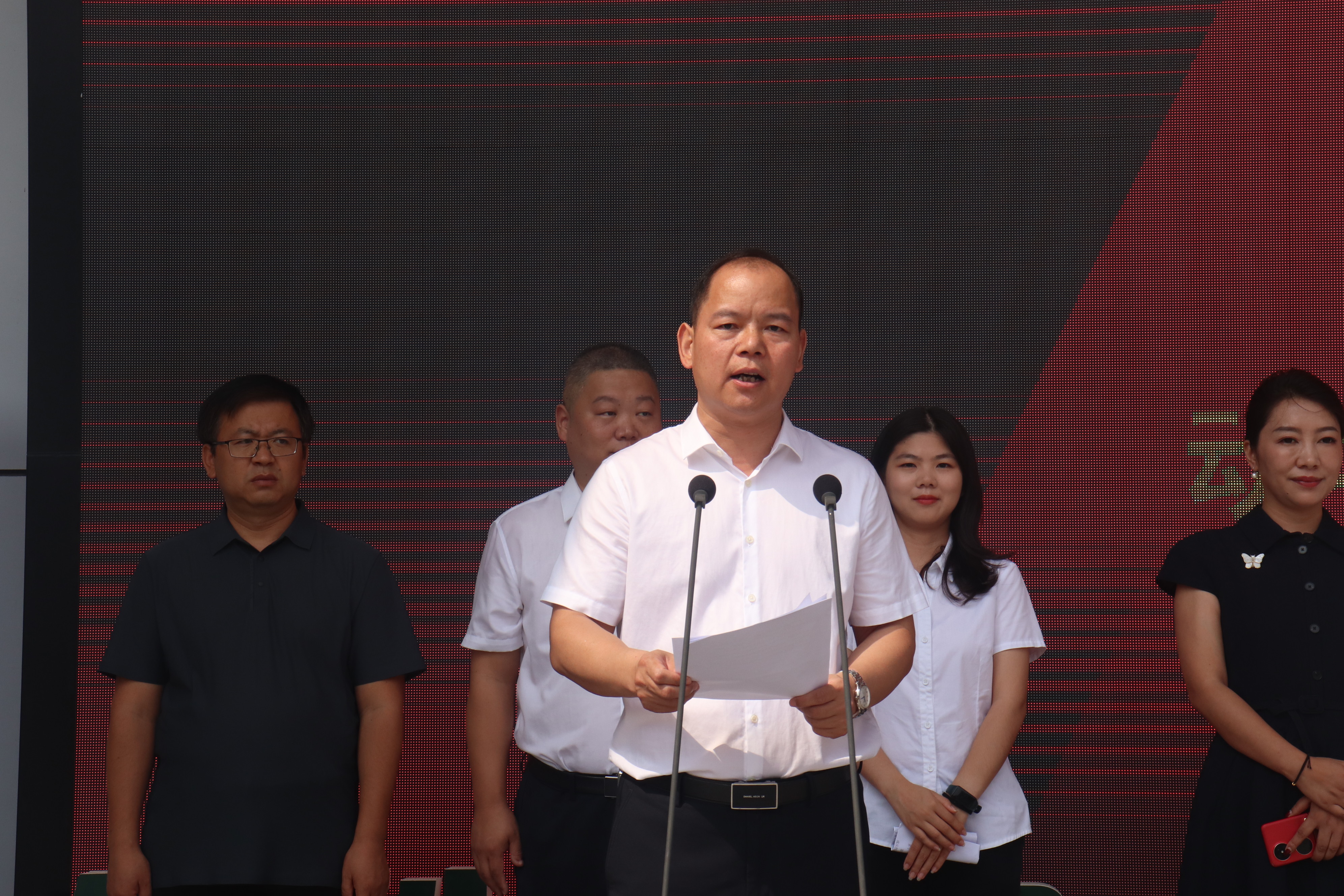 动科厕所偷拍
党委书记曹军会主持捐赠仪式.JPG